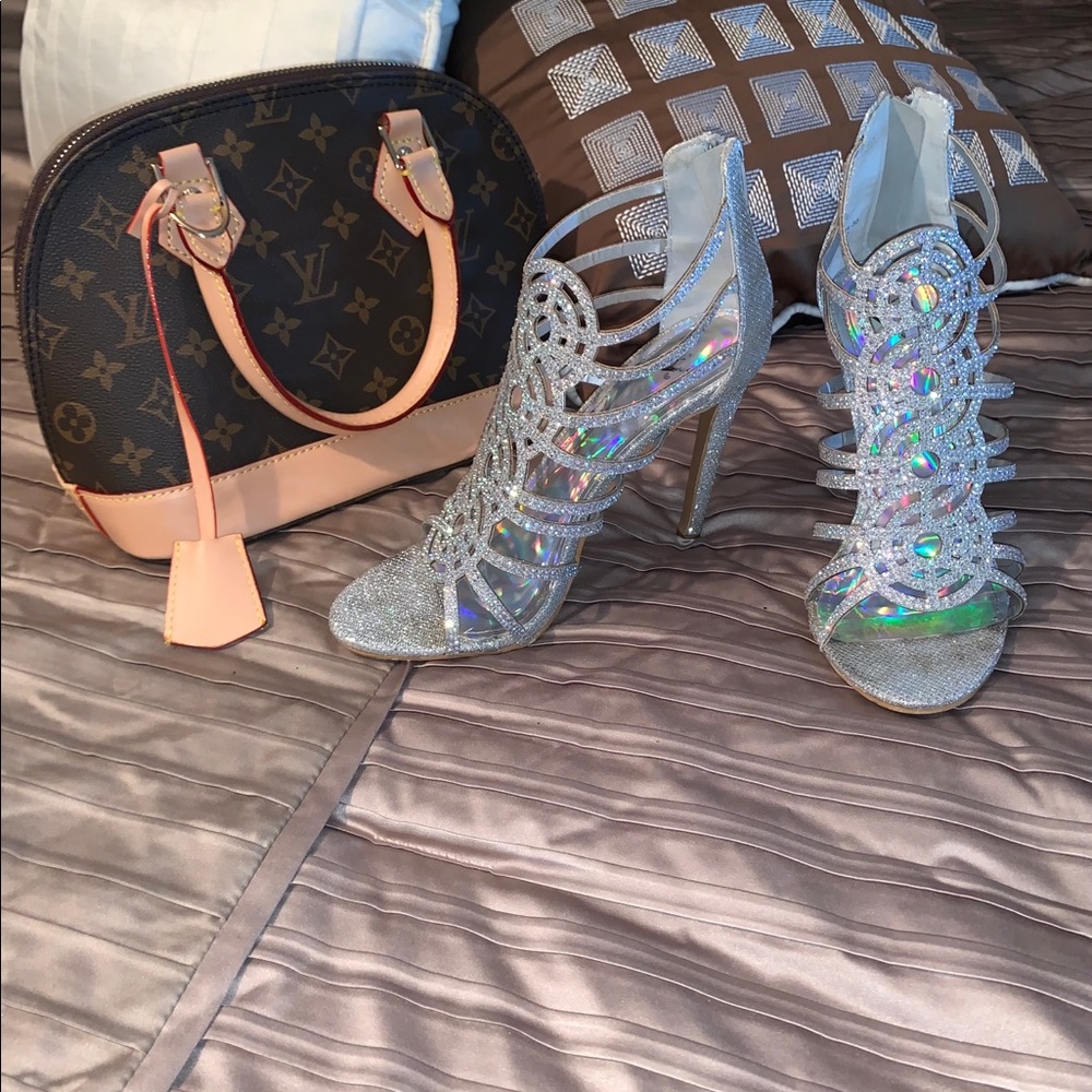 Heels - Picture 3 of 4